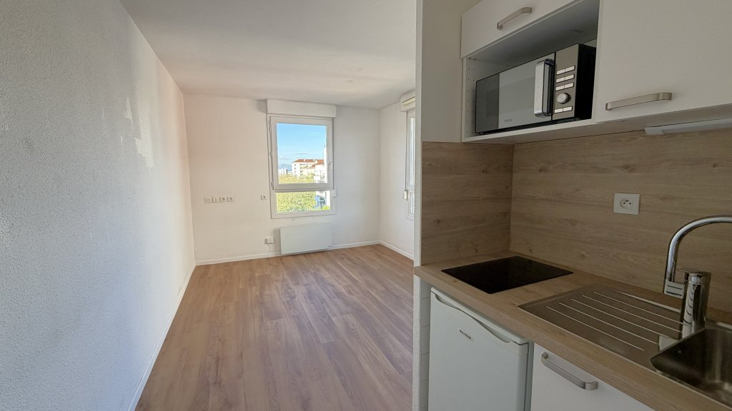 APPARTEMENT T1 A LOUER - LYON 8EME ARRONDISSEMENT - 25.37 m2 - 595 &euro; charges comprises par mois