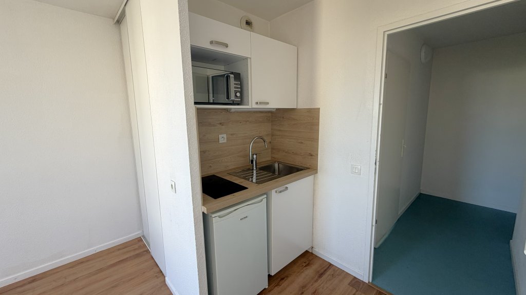 APPARTEMENT T1 A LOUER - LYON 8EME ARRONDISSEMENT - 25.37 m2 - 595 &euro; charges comprises par mois