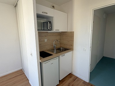 APPARTEMENT T1 A LOUER - LYON 8EME ARRONDISSEMENT - 25.37 m2 - 595 &euro; charges comprises par mois