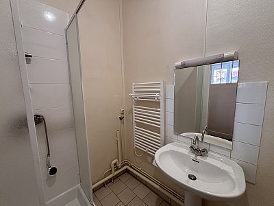 APPARTEMENT T1 A LOUER - VILLEURBANNE Tolstoi-Nord - 31.95 m2 - 526�&euro; charges comprises par mois