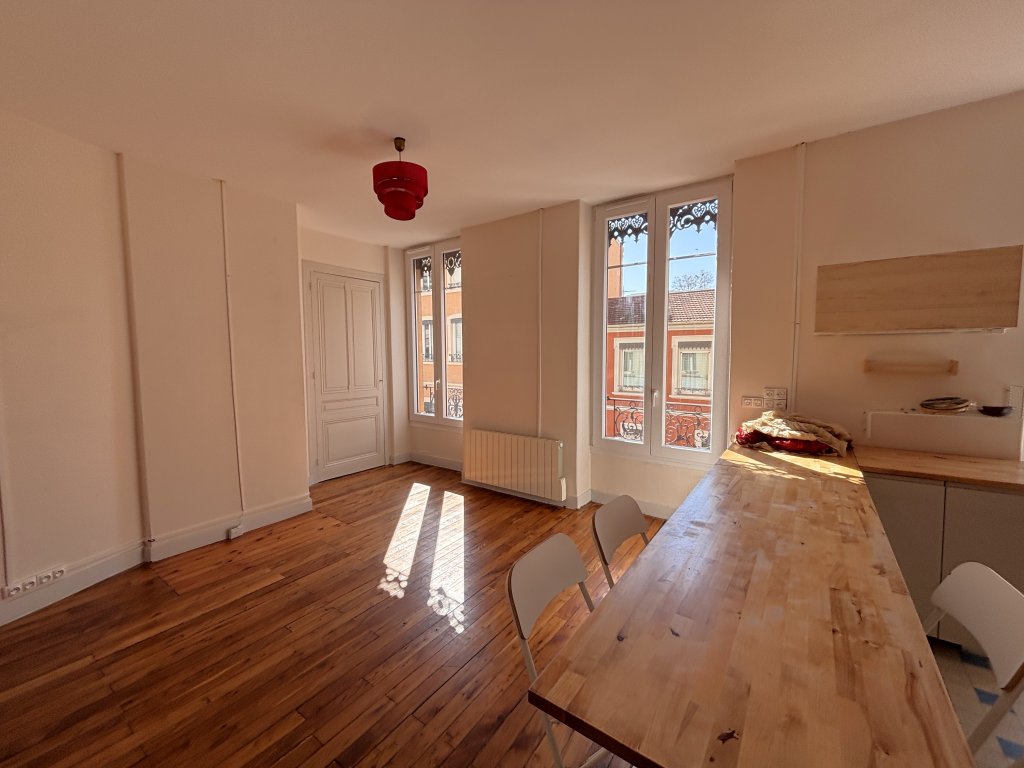 APPARTEMENT T1 A LOUER - VILLEURBANNE - 48.79 m2 - 825 &euro; charges comprises par mois