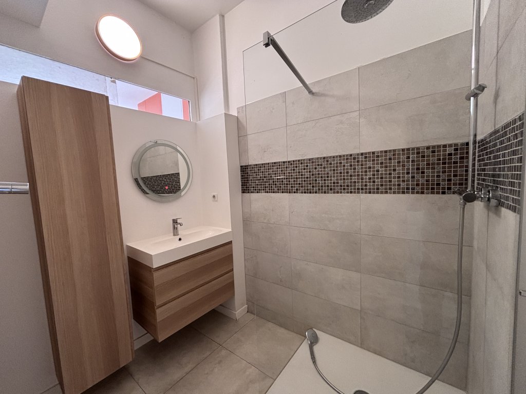 APPARTEMENT T1 A LOUER - VILLEURBANNE - 48.79 m2 - 825 &euro; charges comprises par mois