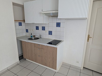 APPARTEMENT T2 A LOUER - CHARBONNIERES LES BAINS - 31.71 m2 - 605€ charges comprises par mois