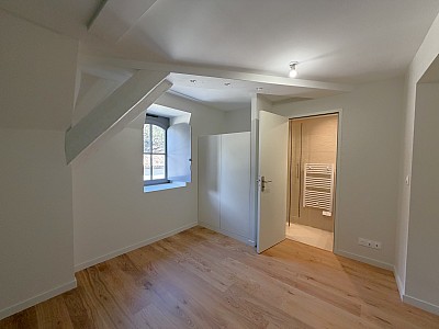APPARTEMENT T2 A LOUER - CHARBONNIERES LES BAINS - 39.57 m2 - 950 € charges comprises par mois