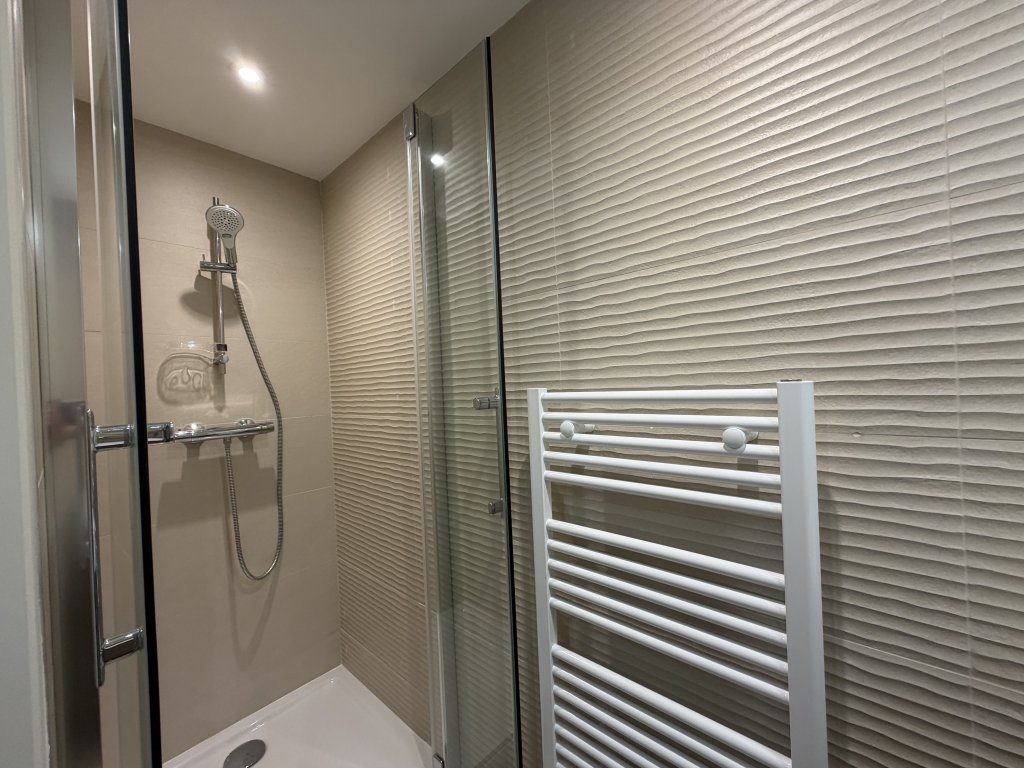 APPARTEMENT T2 A LOUER - CHARBONNIERES LES BAINS - 39.57 m2 - 950 &euro; charges comprises par mois