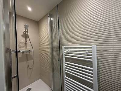 APPARTEMENT T2 A LOUER - CHARBONNIERES LES BAINS - 39.57 m2 - 950 € charges comprises par mois