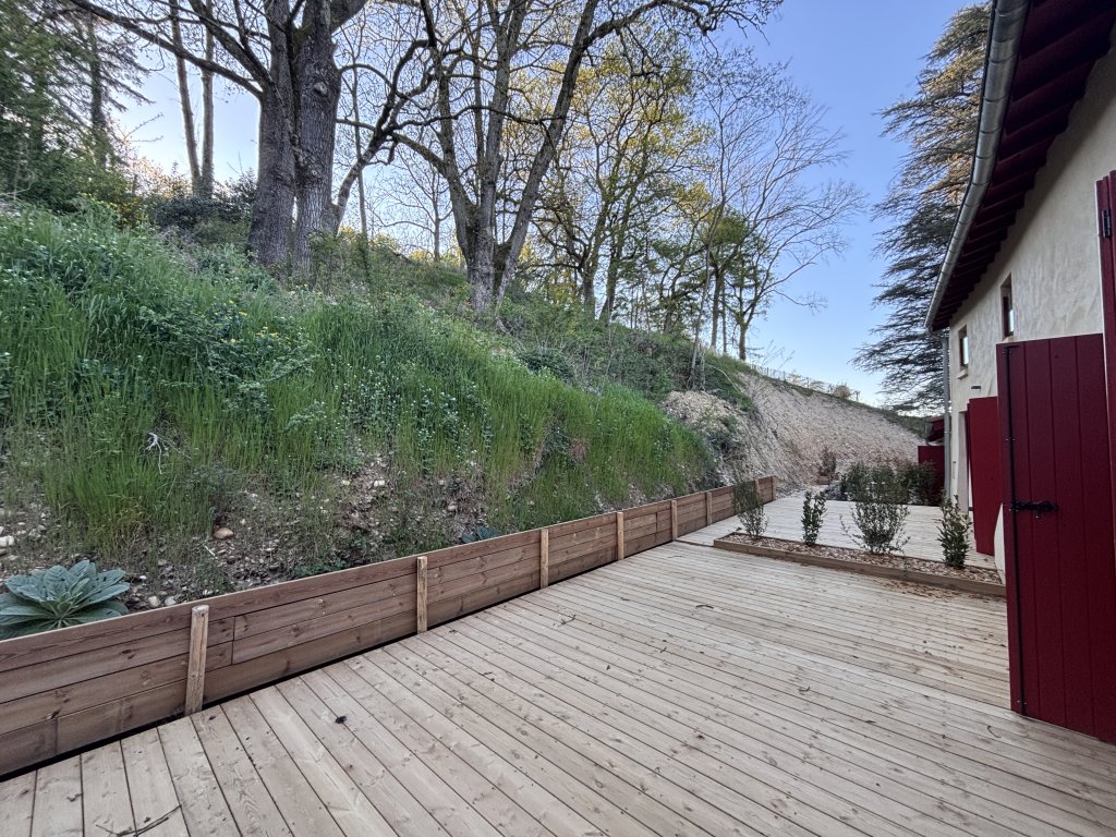 APPARTEMENT T2 A LOUER - CHARBONNIERES LES BAINS - 44.54 m2 - 1 055 &euro; charges comprises par mois