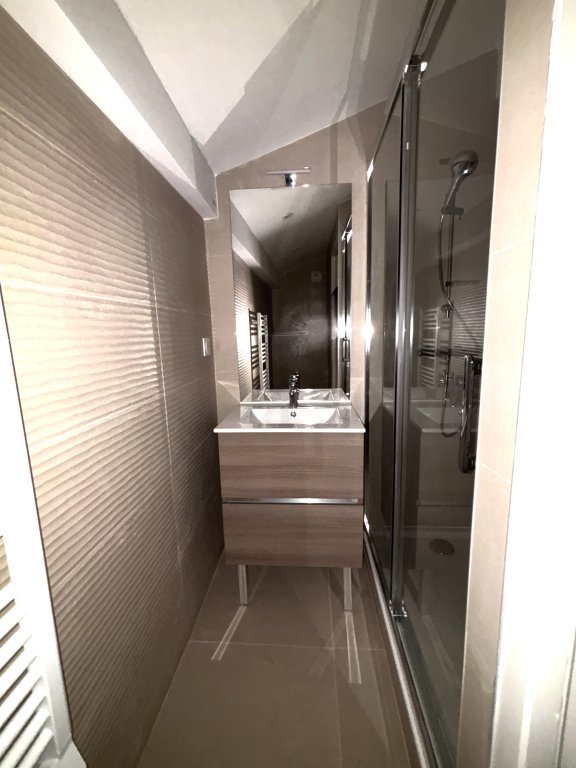 APPARTEMENT T2 A LOUER - CHARBONNIERES LES BAINS - 44.54 m2 - 1 055 &euro; charges comprises par mois