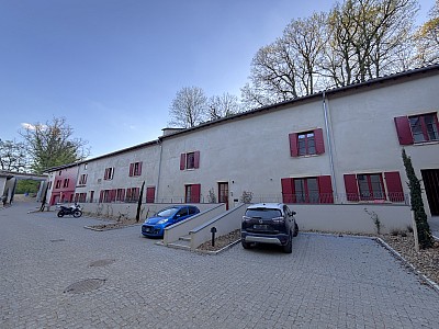 APPARTEMENT T2 A LOUER - CHARBONNIERES LES BAINS - 44.54 m2 - 1 055 &euro; charges comprises par mois