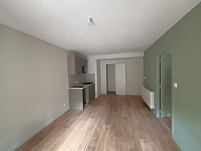 APPARTEMENT T2 A LOUER - CHARBONNIERES LES BAINS - 35.15 m2 - 935 &euro; charges comprises par mois