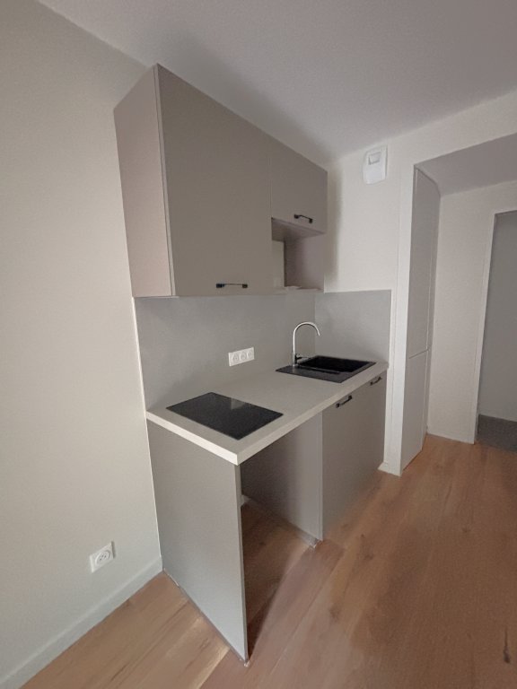 APPARTEMENT T2 A LOUER - CHARBONNIERES LES BAINS - 35.15 m2 - 935 &euro; charges comprises par mois