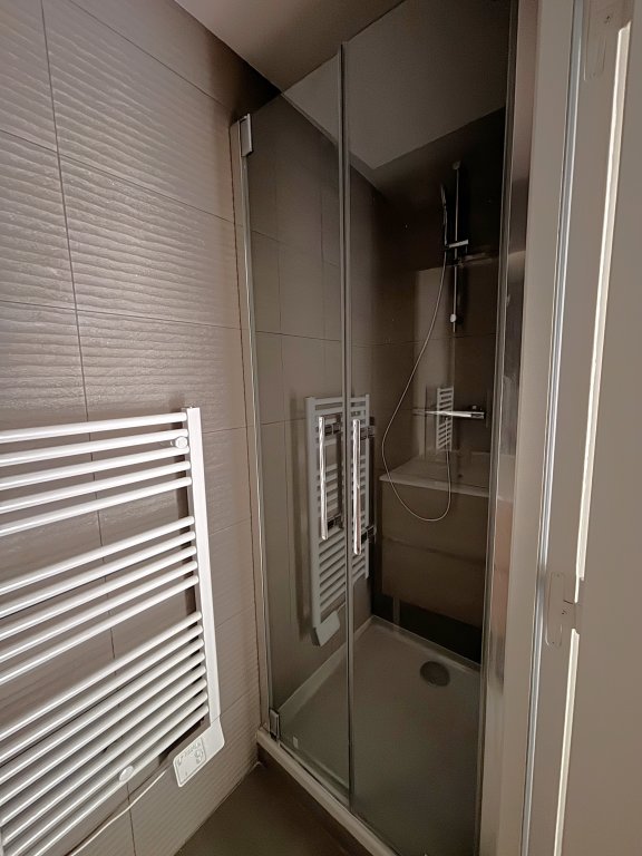 APPARTEMENT T2 A LOUER - CHARBONNIERES LES BAINS - 35.15 m2 - 935 &euro; charges comprises par mois