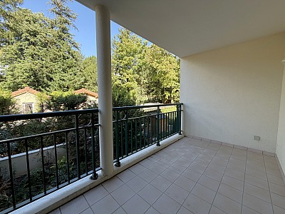APPARTEMENT T2 A LOUER - CHARBONNIERES LES BAINS - 59.77 m2 - 910 € charges comprises par mois