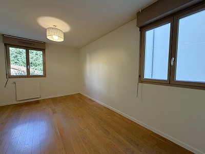 APPARTEMENT T2 A LOUER - CHARBONNIERES LES BAINS - 59.77 m2 - 910 € charges comprises par mois