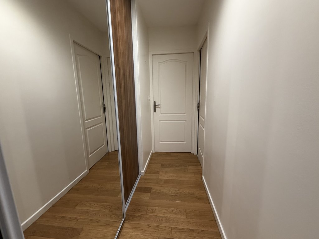 APPARTEMENT T2 A LOUER - CHARBONNIERES LES BAINS - 59.77 m2 - 910 &euro; charges comprises par mois