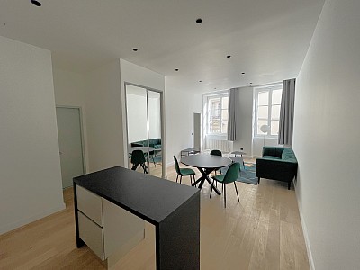 APPARTEMENT T2 A LOUER - LYON 2EME ARRONDISSEMENT - 49.88 m2 - 1485€ charges comprises par mois