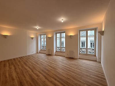 APPARTEMENT T2 A LOUER - LYON 2EME ARRONDISSEMENT - 65.82 m2 - 1�345�&euro; charges comprises par mois