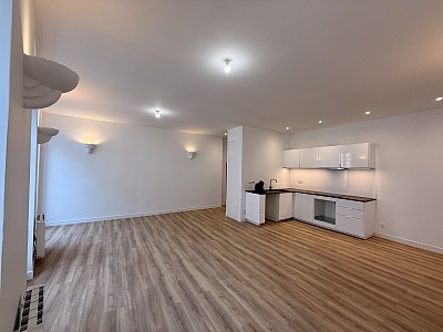 APPARTEMENT T2 A LOUER - LYON 2EME ARRONDISSEMENT - 65.82 m2 - 1�345�&euro; charges comprises par mois