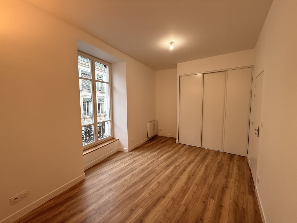 APPARTEMENT T2 A LOUER - LYON 2EME ARRONDISSEMENT - 65.82 m2 - 1�345�&euro; charges comprises par mois