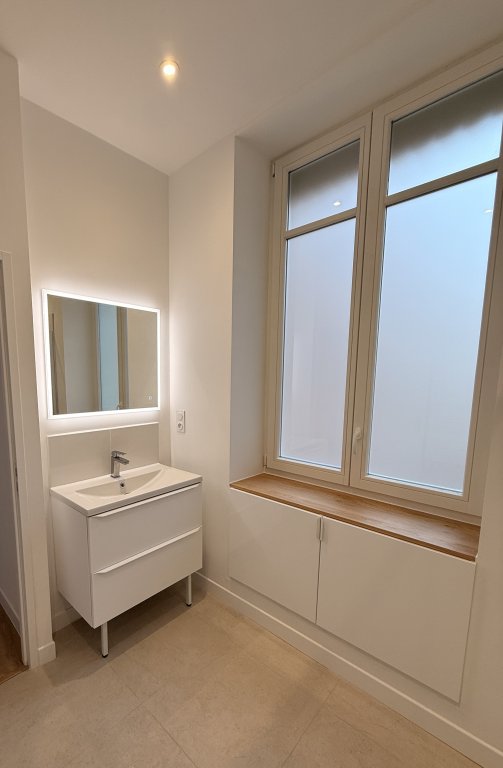 APPARTEMENT T2 A LOUER - LYON 2EME ARRONDISSEMENT - 65.82 m2 - 1�345�&euro; charges comprises par mois