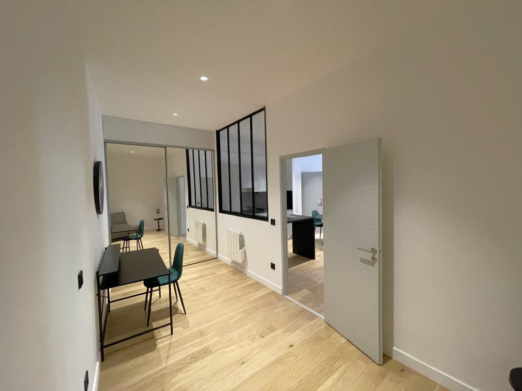 APPARTEMENT T2 A LOUER - LYON 2EME ARRONDISSEMENT - 54.17 m2 - 1�490�&euro; charges comprises par mois