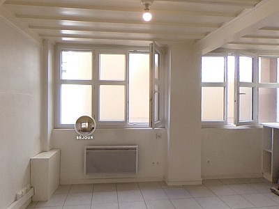 APPARTEMENT T2 A LOUER - LYON 2EME ARRONDISSEMENT - 25.54 m2 - 656 &euro; charges comprises par mois