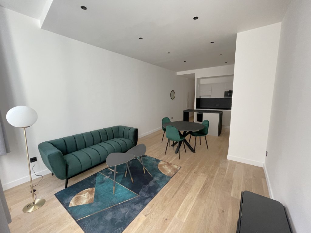 APPARTEMENT T2 A LOUER - LYON 2EME ARRONDISSEMENT - 49.88 m2 - 1 485 &euro; charges comprises par mois