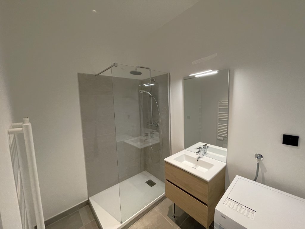 APPARTEMENT T2 A LOUER - LYON 2EME ARRONDISSEMENT - 49.88 m2 - 1 485 &euro; charges comprises par mois