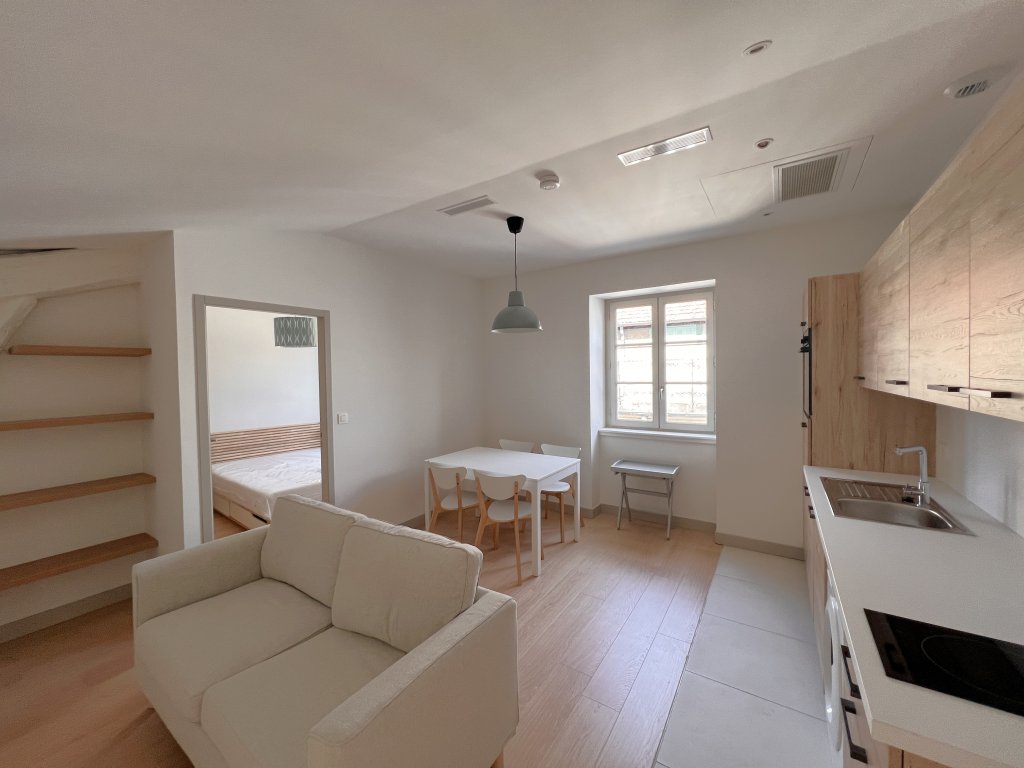 APPARTEMENT T2 A LOUER - LYON 2EME ARRONDISSEMENT - 33.79 m2 - 995 &euro; charges comprises par mois