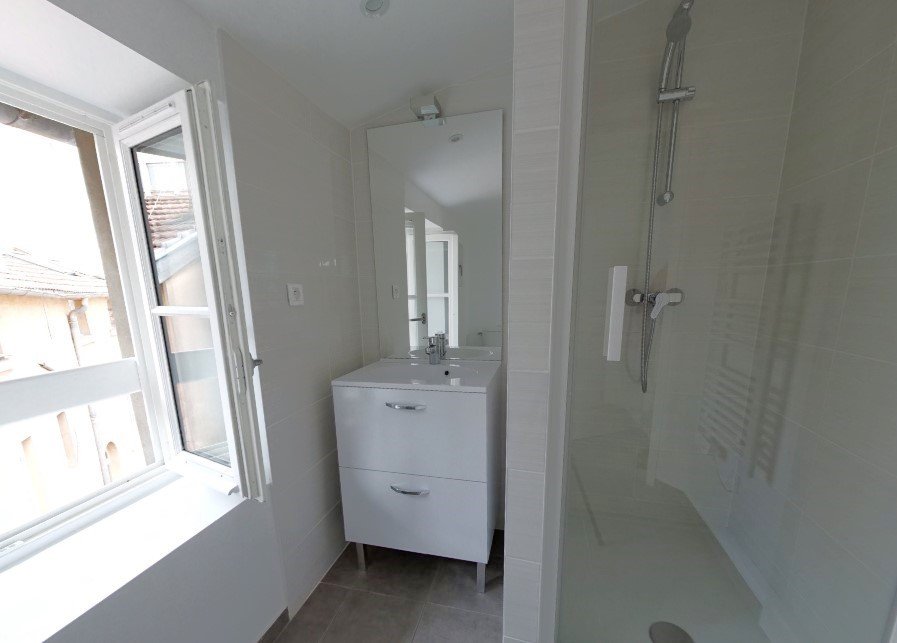 APPARTEMENT T2 A LOUER - LYON 3EME ARRONDISSEMENT - 21.44 m2 - 617 &euro; charges comprises par mois