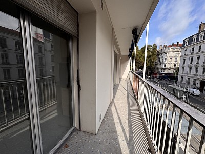 APPARTEMENT T2 A LOUER - LYON 3EME ARRONDISSEMENT - 48.93 m2 - 915 € charges comprises par mois