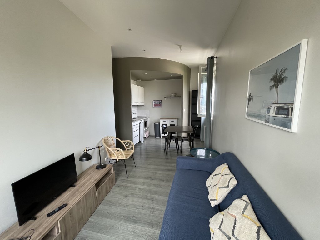 APPARTEMENT T2 A LOUER - LYON 4EME ARRONDISSEMENT m�tro croix rousse - 32.23 m2 - 815�&euro; charges comprises par mois