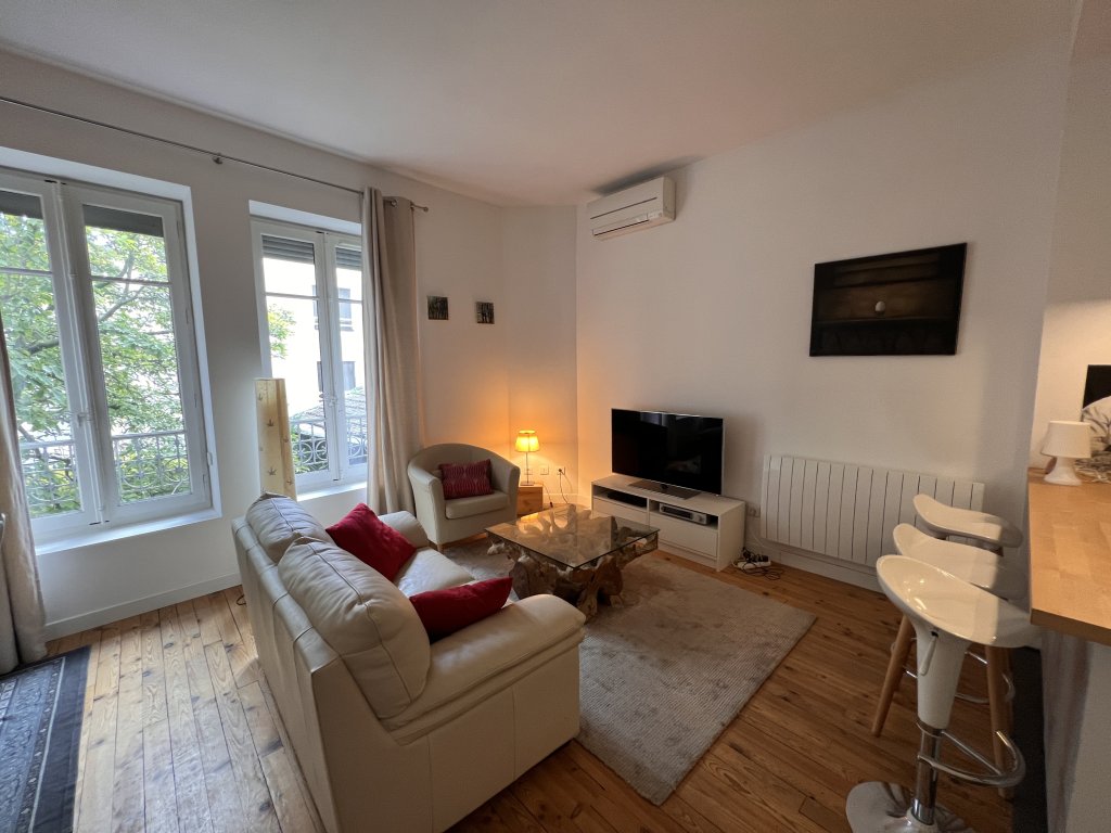 APPARTEMENT T2 A LOUER - LYON 4EME ARRONDISSEMENT - 50.73 m2 - 974 &euro; charges comprises par mois