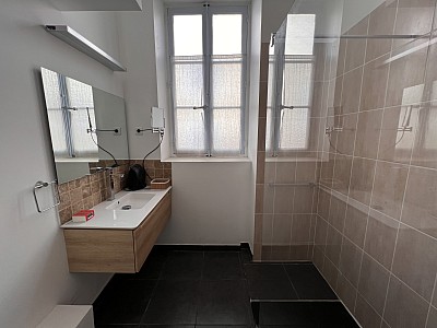 APPARTEMENT T2 A LOUER - LYON 4EME ARRONDISSEMENT - 50.73 m2 - 974 &euro; charges comprises par mois