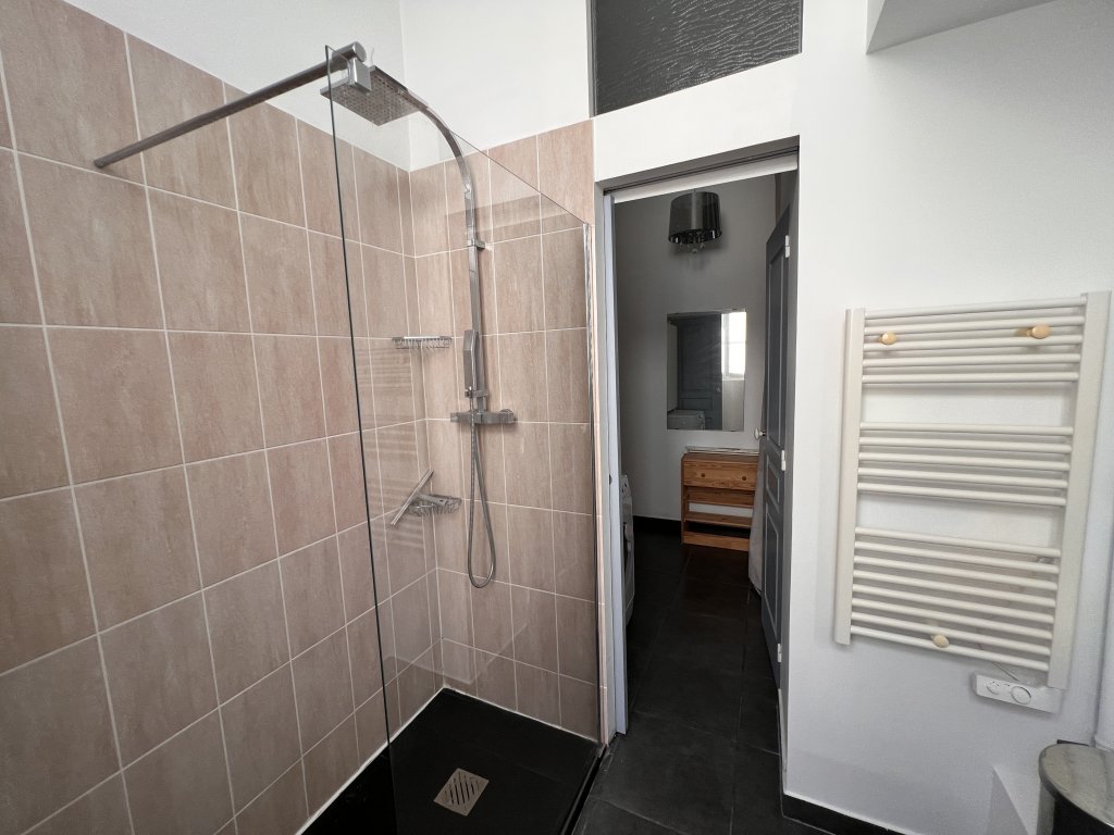 APPARTEMENT T2 A LOUER - LYON 4EME ARRONDISSEMENT - 50.73 m2 - 974 &euro; charges comprises par mois