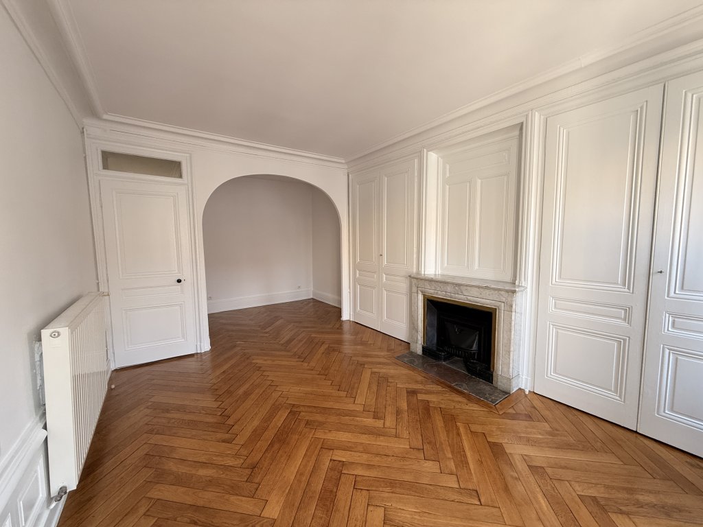 APPARTEMENT T2 A LOUER - LYON 6EME ARRONDISSEMENT - 66.8 m2 - 1�249�&euro; charges comprises par mois