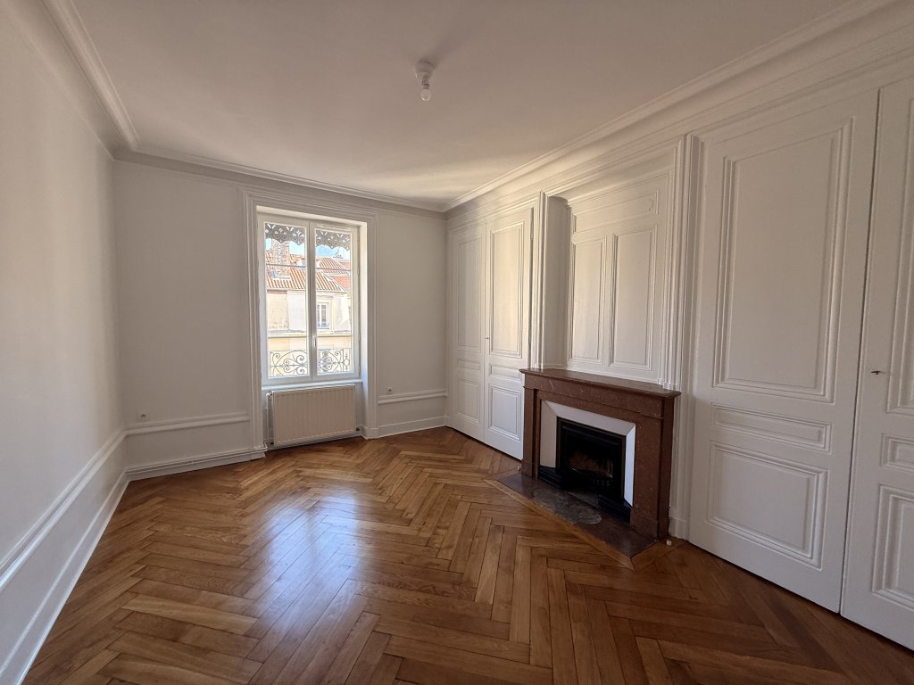 APPARTEMENT T2 A LOUER - LYON 6EME ARRONDISSEMENT - 66.8 m2 - 1�249�&euro; charges comprises par mois
