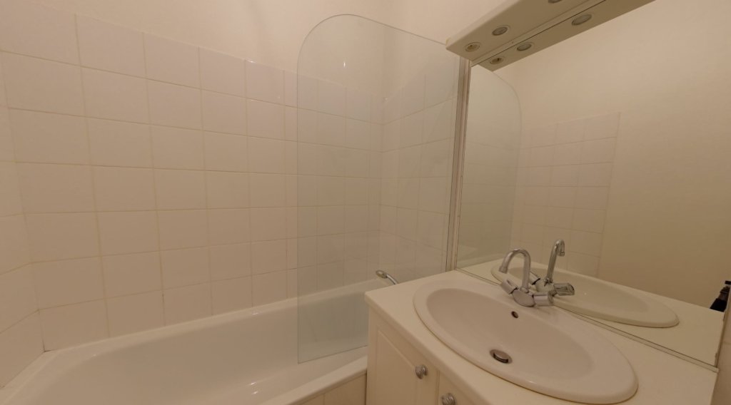 APPARTEMENT T2 A LOUER - LYON 6EME ARRONDISSEMENT - 44.12 m2 - 835 &euro; charges comprises par mois