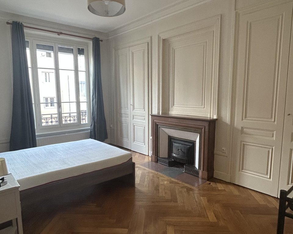 APPARTEMENT T2 A LOUER - LYON 7EME ARRONDISSEMENT - 72.17 m2 - 1�180�&euro; charges comprises par mois