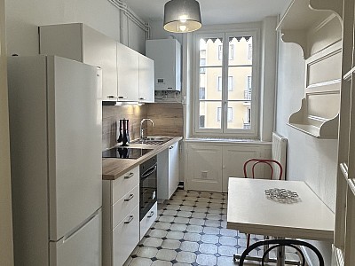 APPARTEMENT T2 A LOUER - LYON 7EME ARRONDISSEMENT - 72.17 m2 - 1 180 € charges comprises par mois