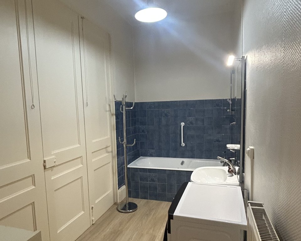 APPARTEMENT T2 A LOUER - LYON 7EME ARRONDISSEMENT - 72.17 m2 - 1�180�&euro; charges comprises par mois