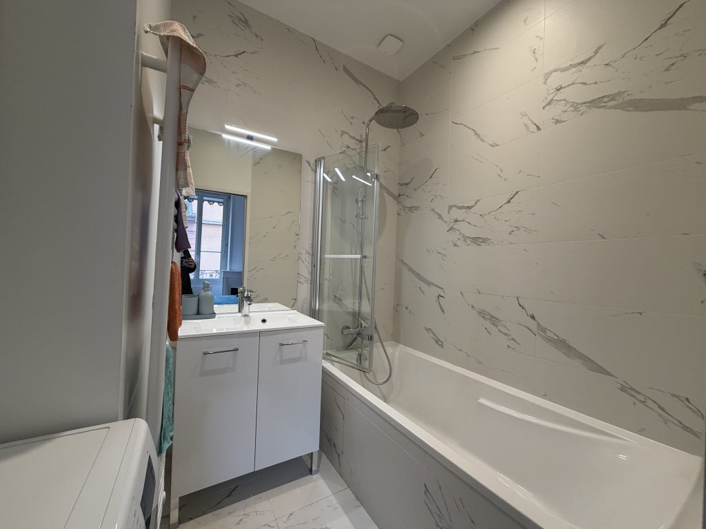 APPARTEMENT T2 A LOUER - LYON 7EME ARRONDISSEMENT - 38.89 m2 - 898�&euro; charges comprises par mois