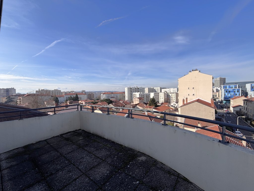 APPARTEMENT T2 A LOUER - LYON 8EME ARRONDISSEMENT - 43.23 m2 - 845�&euro; charges comprises par mois