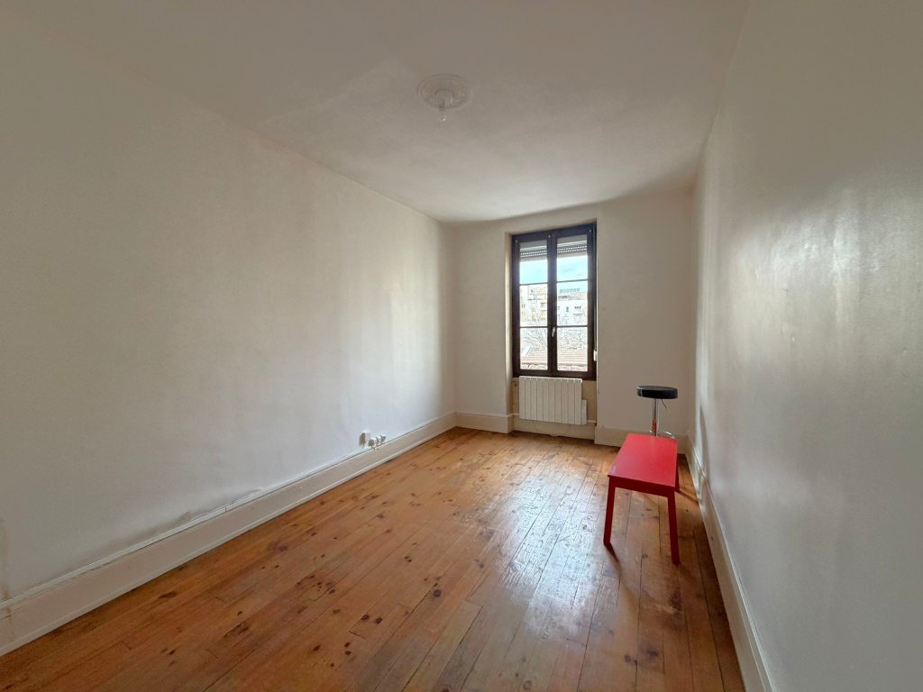 APPARTEMENT T2 A LOUER - VILLEURBANNE - 42.76 m2 - 525�&euro; charges comprises par mois