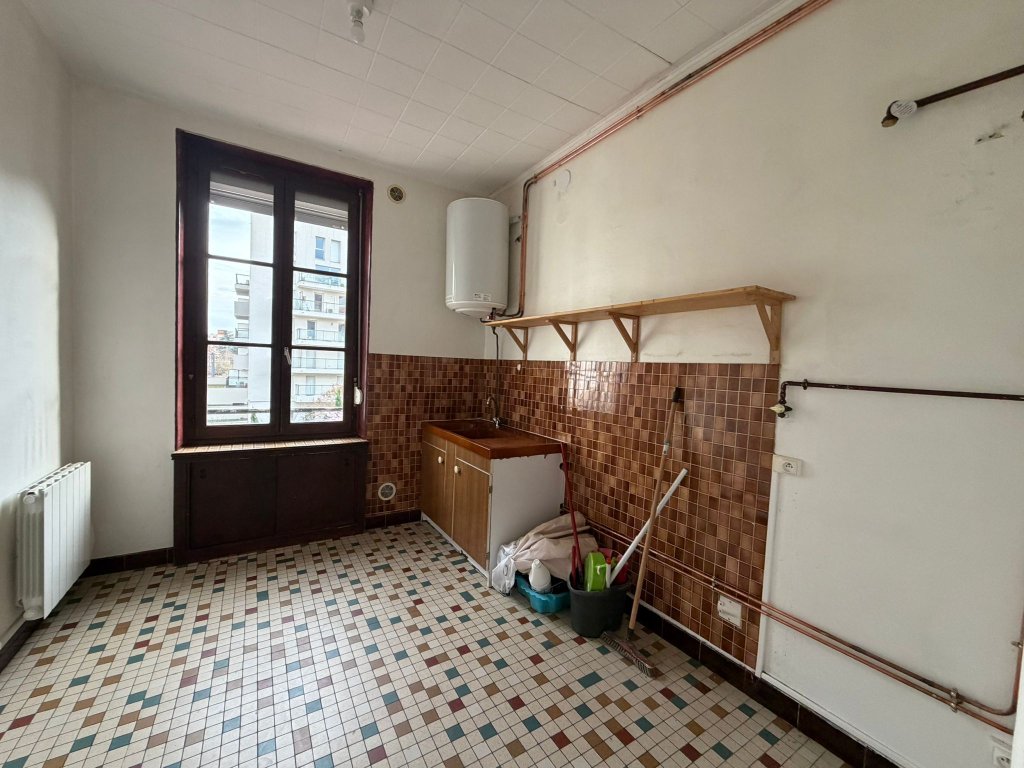 APPARTEMENT T2 A LOUER - VILLEURBANNE - 42.76 m2 - 525�&euro; charges comprises par mois