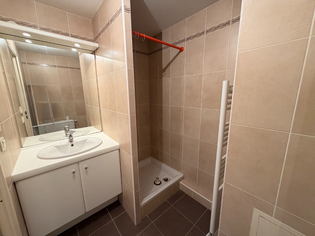 APPARTEMENT T2 A VENDRE - CRAPONNE - 31.59 m2 - 145�000�&euro;