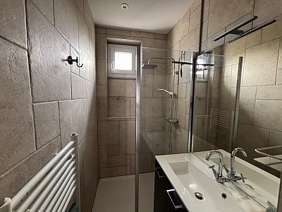 APPARTEMENT T3 A LOUER - CHAMPAGNE AU MONT D OR - 57.85 m2 - 880€ charges comprises par mois