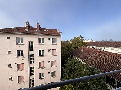 APPARTEMENT T3 A LOUER - CHAMPAGNE AU MONT D OR - 57.85 m2 - 880€ charges comprises par mois