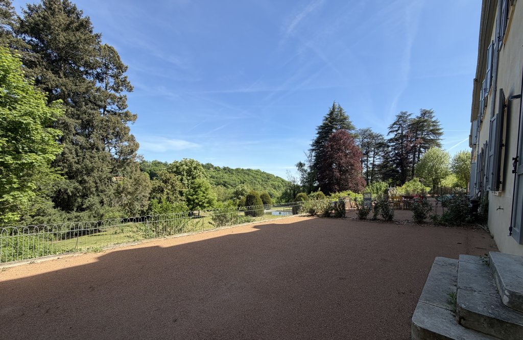 APPARTEMENT T3 A LOUER - CHARBONNIERES LES BAINS - 1 m2 - 1 550 &euro; charges comprises par mois