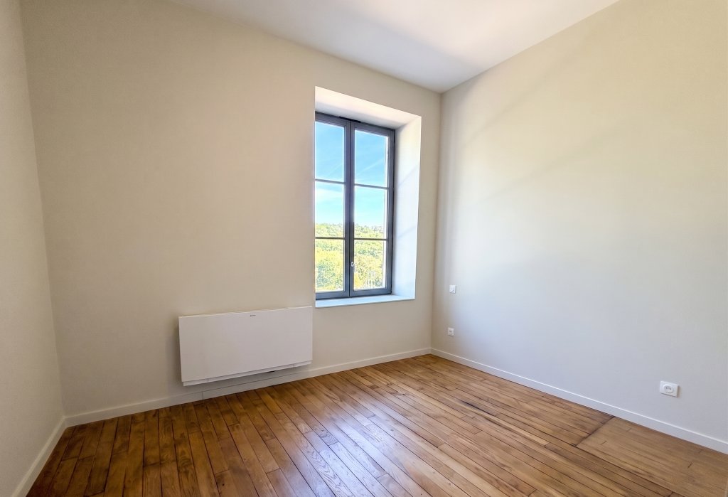 APPARTEMENT T3 A LOUER - CHARBONNIERES LES BAINS - 1 m2 - 1 550 &euro; charges comprises par mois